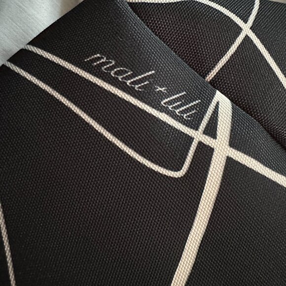 Mali & Lili Black Weekender Bag - NWT - Abstract Print - Picture 5 of 8